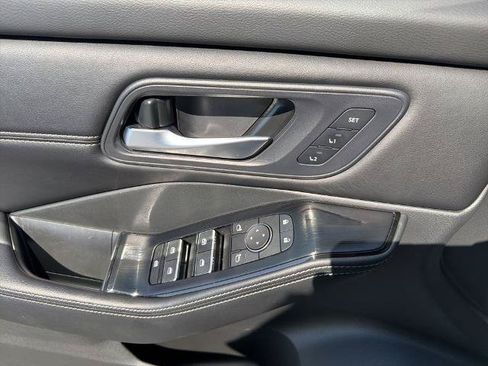 Certified 2024 Nissan Rogue SL w/ SL Premium Package FWD image 17