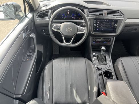 Used 2022 Volkswagen Tiguan SE AWD/4WD image 16
