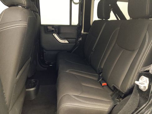 Used 2017 Jeep Wrangler Unlimited Sahara w/ Connectivity Group AWD/4WD image 18