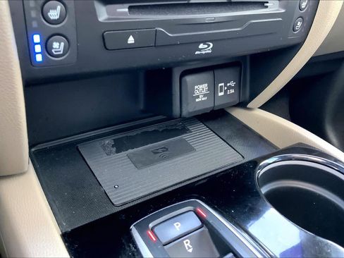 Used 2021 Honda Pilot Elite image 32