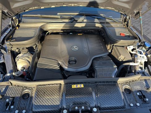 Used 2024 Mercedes-Benz GLS 450 4MATIC image 21