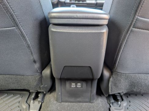 Used 2025 Toyota Prius LE FWD image 7