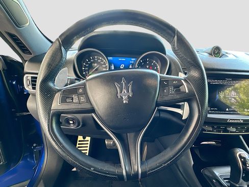 Used 2018 Maserati Levante GranSport AWD/4WD image 11