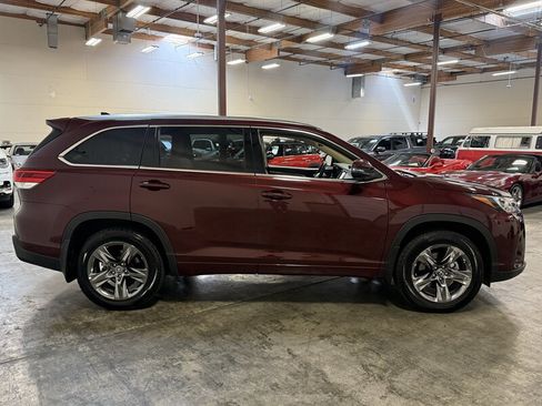 Used 2019 Toyota Highlander Limited Platinum AWD/4WD image 8