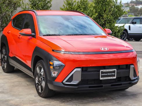 Used 2024 Hyundai Kona SEL w/ Convenience Package FWD image 3