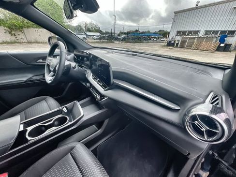 Used 2025 Chevrolet Equinox LT image 28