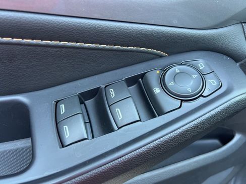 Used 2021 Chevrolet Traverse LT image 26