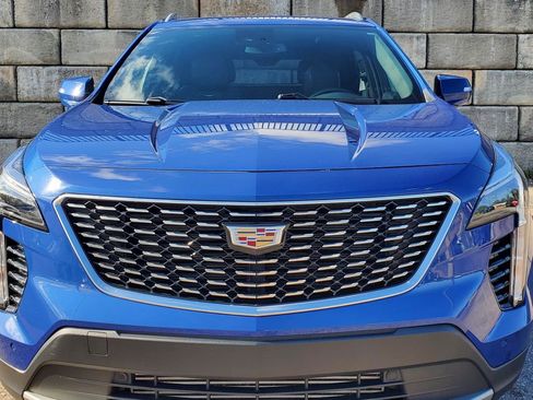 Certified 2023 Cadillac XT4 Premium Luxury w/ Cold Weather Package AWD/4WD image 9