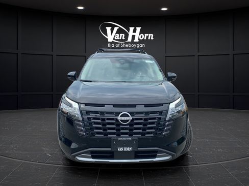 Used 2026 Nissan Pathfinder Platinum w/ Lighting Package AWD/4WD image 2