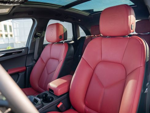 New 2026 Porsche Macan Turbo AWD/4WD image 5