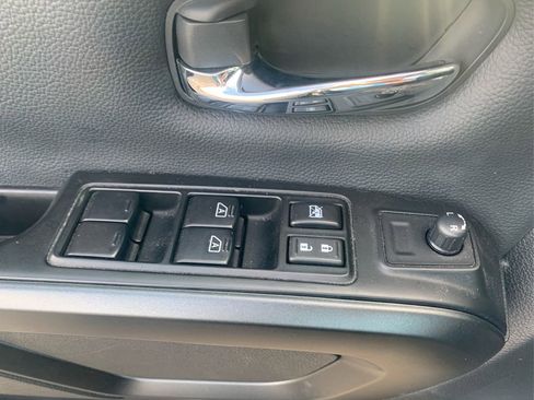 Used 2024 Nissan Titan SV w/ SV Convenience Package image 28