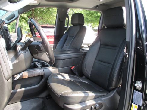 Used 2022 GMC Sierra 3500 Denali w/ Denali Ultimate Package AWD/4WD image 27