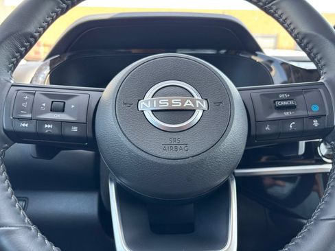 Used 2025 Nissan Pathfinder SV FWD image 25