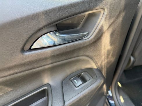 Used 2021 Chevrolet Equinox LT FWD image 23