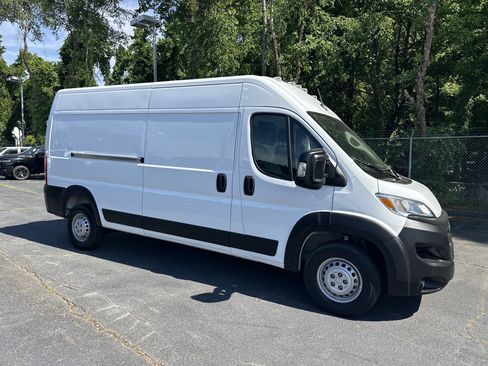 Used 2025 RAM ProMaster 2500 w/ Convenience Group FWD image 10