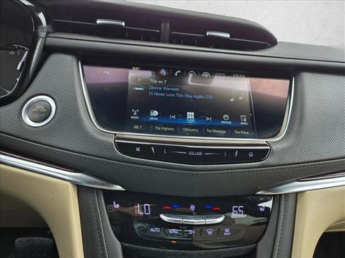 Used 2019 Cadillac XT5 Luxury FWD image 16