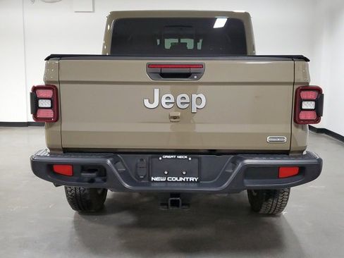 Used 2020 Jeep Gladiator Overland w/ Popular Equipment Package image 8