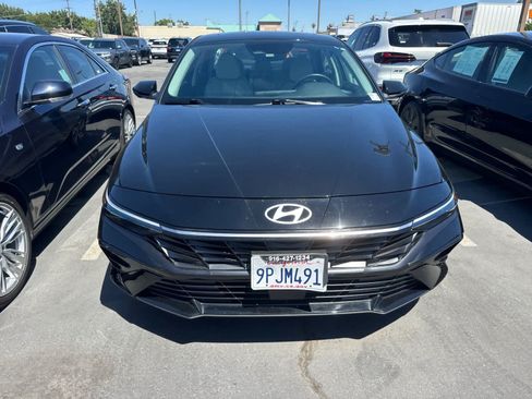 Used 2024 Hyundai Elantra Limited FWD image 2