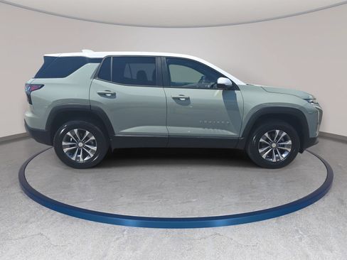 Used 2026 Chevrolet Equinox LT w/ Convenience Package II FWD image 4