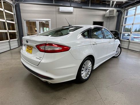 Used 2016 Ford Fusion SE w/ Equipment Group 502A FWD image 5