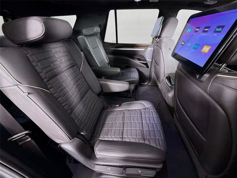 Used 2025 Cadillac Escalade Sport Platinum AWD/4WD image 30