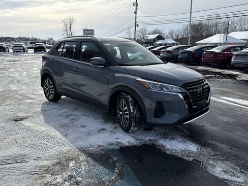 Used 2023 Nissan Kicks SV image 15