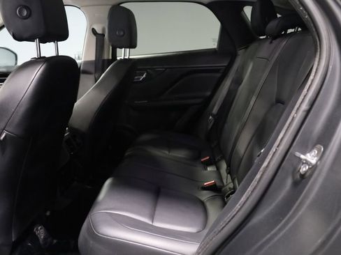 Used 2017 Jaguar F-PACE Premium image 20