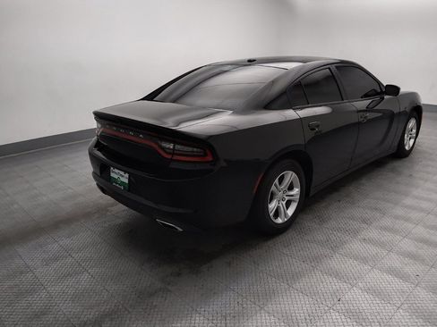 Used 2019 Dodge Charger SXT RWD image 9