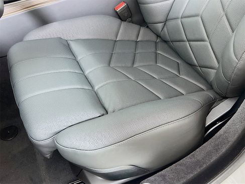 New 2025 BMW i7 xDrive60 image 22