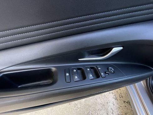 Used 2023 Hyundai Elantra Limited w/ Preferred Accessory Package FWD image 22