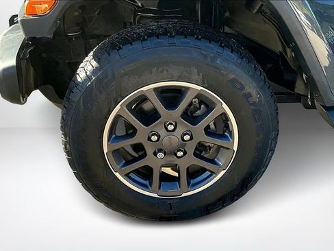 Used 2020 Jeep Gladiator Overland w/ LED Lighting Group image 29