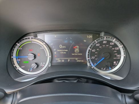 Used 2023 Toyota Highlander XLE image 10