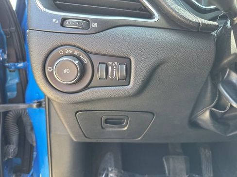 Used 2019 Jeep Cherokee Trailhawk w/ Cold Weather Group image 19