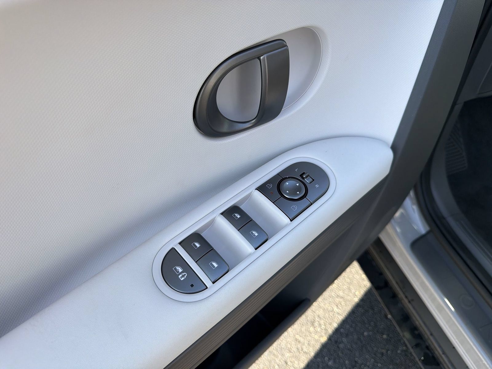 New 2026 Hyundai Ioniq 5 SEL AWD/4WD image 13