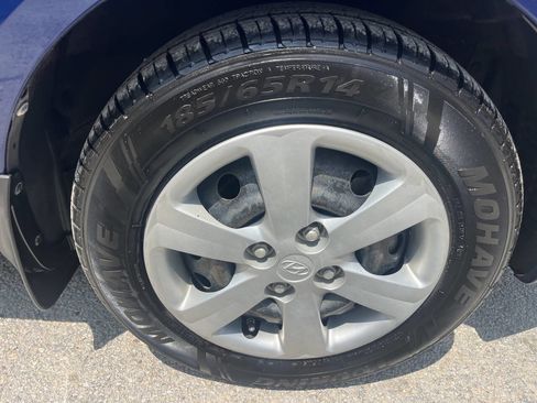 Used 2011 Hyundai Accent GLS w/ Premium Pkg 4 image 28