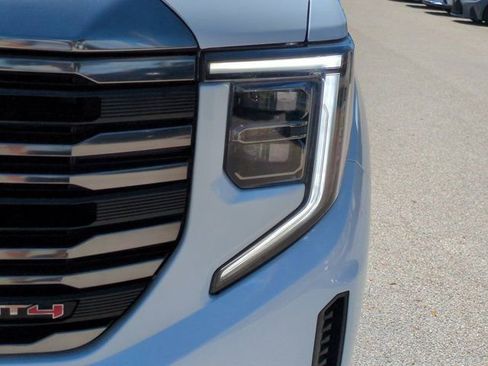 Used 2023 GMC Sierra 1500 AT4 w/ Technology Package AWD/4WD image 9