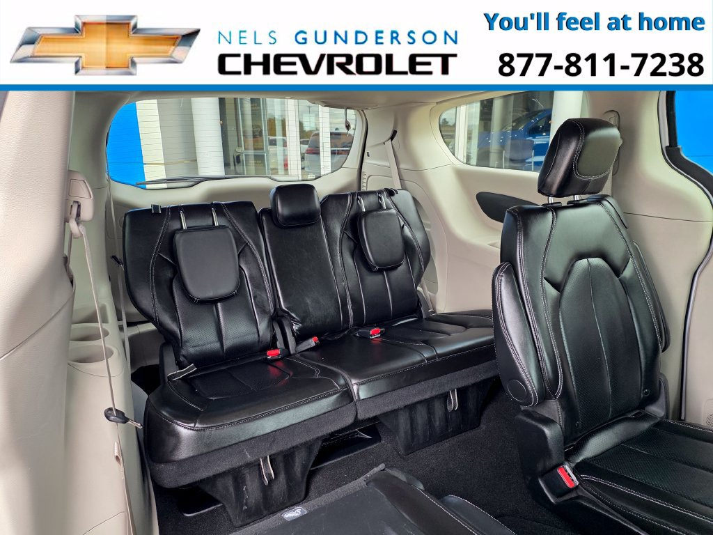Used 2024 Chrysler Pacifica Touring-L FWD image 14