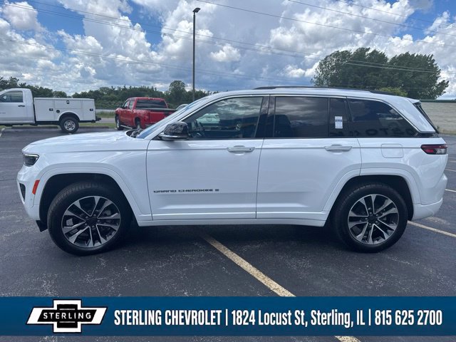 Used 2022 Jeep Grand Cherokee Overland w/ Luxury Tech Group IV AWD/4WD image 6