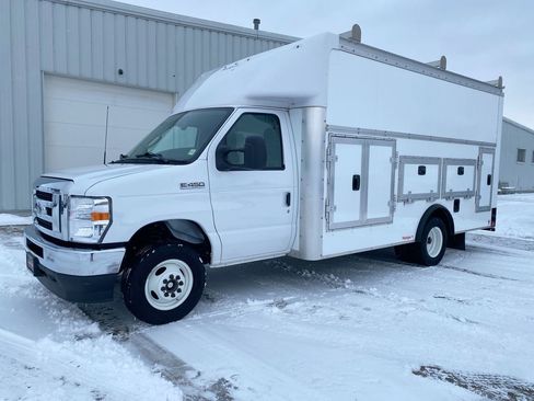 Used 2025 Ford E-450 and Econoline 450 Super Duty w/ Interior Upgrade Package RWD image 4
