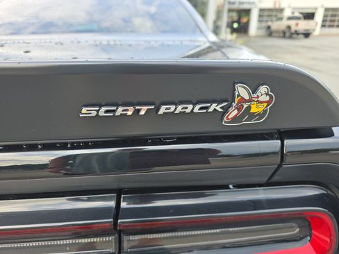 Used 2022 Dodge Challenger R/T Scat Pack RWD image 5
