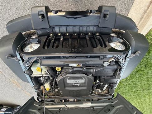 Used 2015 Jeep Wrangler Unlimited Sport AWD/4WD image 37