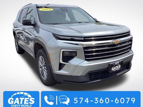 Used 2024 Chevrolet Traverse LT AWD/4WD image 1