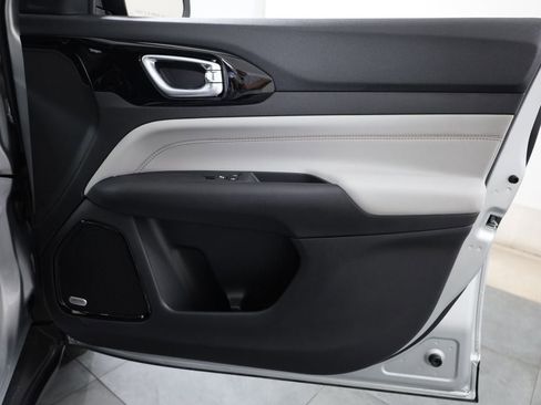 New 2026 Jeep Compass Limited w/ Sun, Sound & Navigation Group image 17