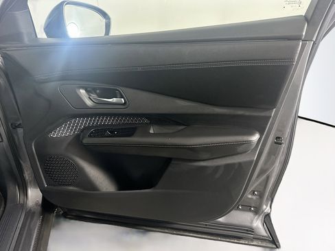 Used 2023 Nissan Ariya FWD image 33