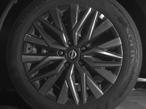 Used 2025 Nissan Altima 2.5 SV FWD image 12