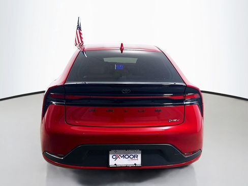 Used 2025 Toyota Prius LE image 6