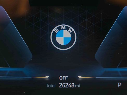 Used 2025 BMW X2 xDrive28i w/ M Sport Package AWD/4WD image 8