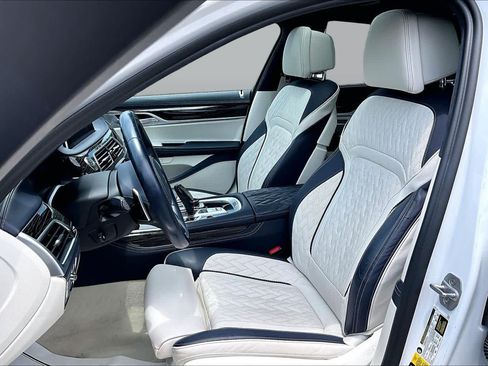 Used 2022 BMW 750i xDrive w/ Luxury Rear Seating Package AWD/4WD image 7
