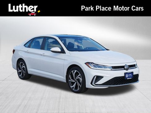 Certified 2025 Volkswagen Jetta SEL image 1