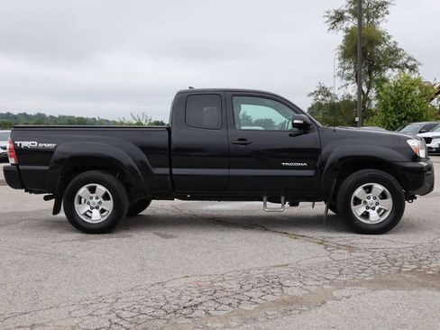 Used 2015 Toyota Tacoma 4x4 Access Cab V6 w/ TRD Sport Package image 7